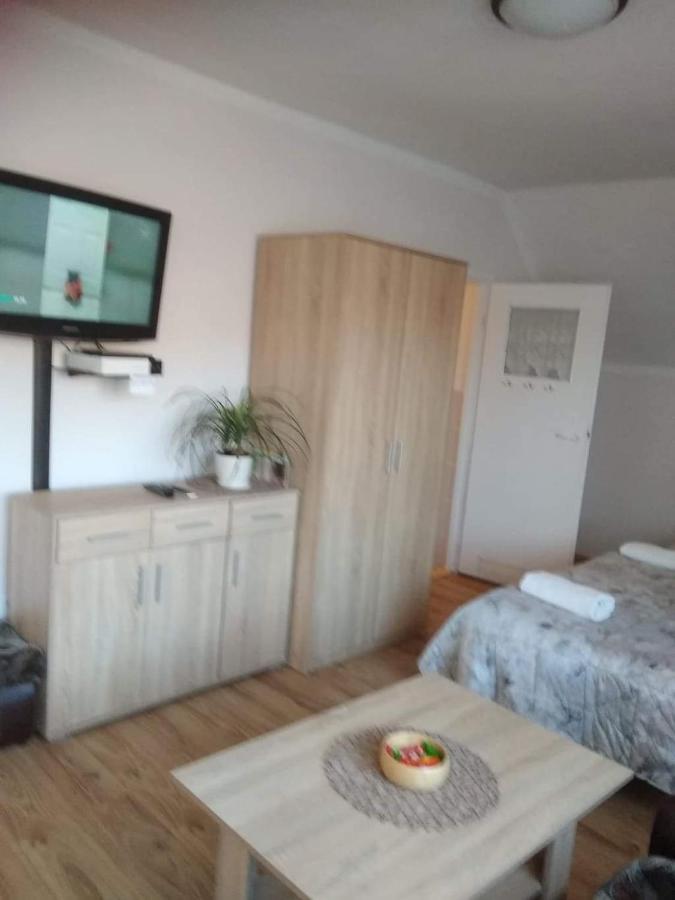 Pokoje Goscinne U Gochy Ustrzyki Dolne Exterior foto